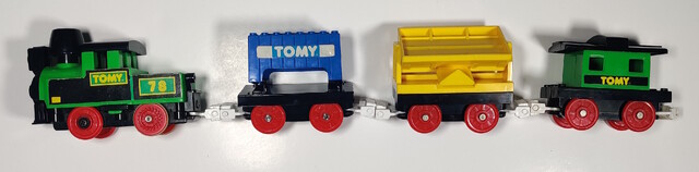 1992 caboose container europe power_car tomy tomytrain toy train tt_tomytrain_3_(1991) // 3213x791 // 699KB